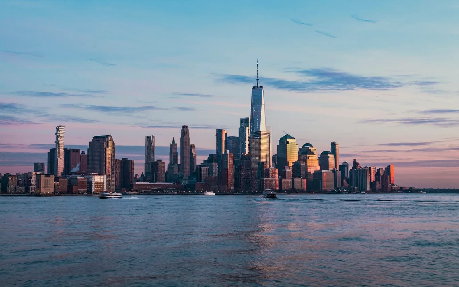 The New York skyline in clear daytime light